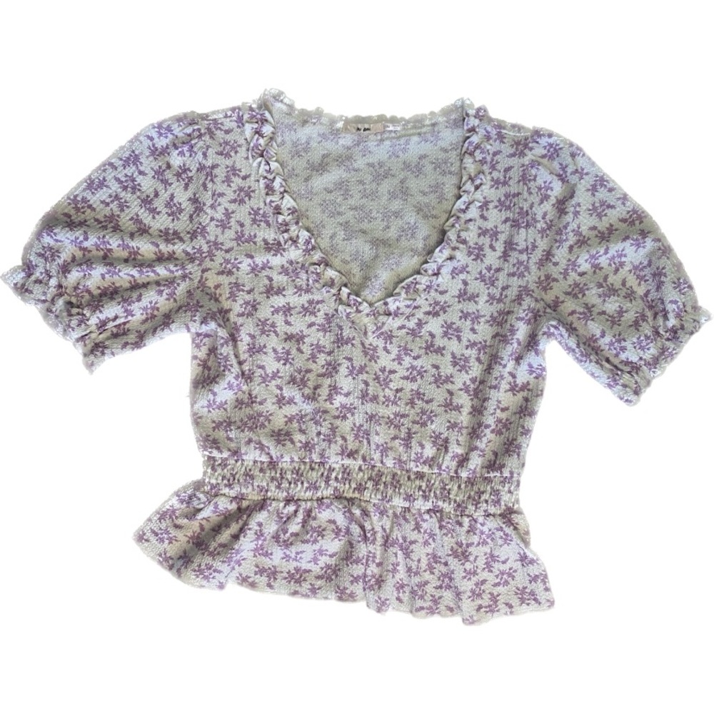 Stretchy, lightweight & comfortable top! V-neck.